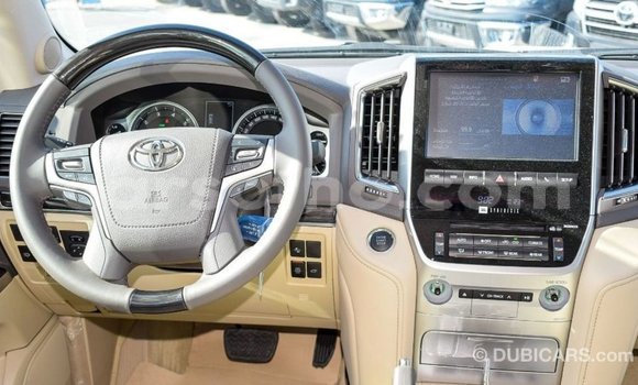 اشتري Imported Toyota Land Cruiser White سيارة في Import - Dubai في Maseru اشتري Imported Toyota Land Cruiser White سيارة في Import - Dubai في Maseru