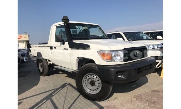 اشتري Imported Toyota Land Cruiser White سيارة في Import - Dubai في Maseru اشتري Imported Toyota Land Cruiser White سيارة في Import - Dubai في Maseru