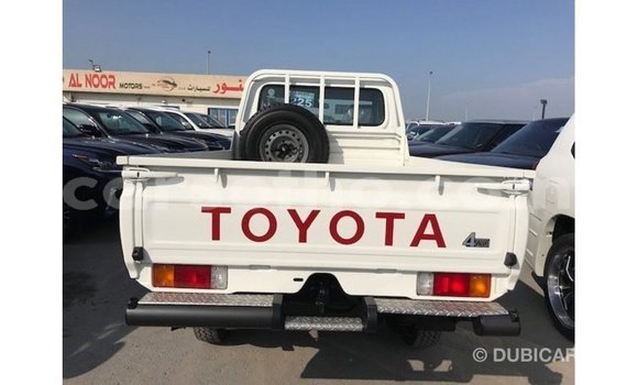 اشتري Imported Toyota Land Cruiser White سيارة في Import - Dubai في Maseru اشتري Imported Toyota Land Cruiser White سيارة في Import - Dubai في Maseru