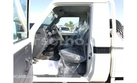 اشتري Imported Toyota Land Cruiser White سيارة في Import - Dubai في Maseru اشتري Imported Toyota Land Cruiser White سيارة في Import - Dubai في Maseru
