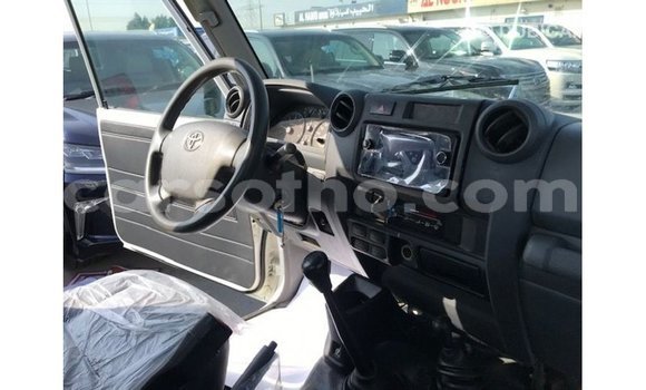 اشتري Imported Toyota Land Cruiser White سيارة في Import - Dubai في Maseru اشتري Imported Toyota Land Cruiser White سيارة في Import - Dubai في Maseru