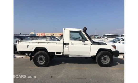 اشتري Imported Toyota Land Cruiser White سيارة في Import - Dubai في Maseru اشتري Imported Toyota Land Cruiser White سيارة في Import - Dubai في Maseru