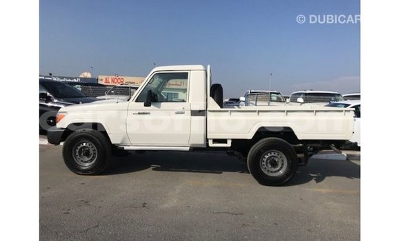 اشتري Imported Toyota Land Cruiser White سيارة في Import - Dubai في Maseru اشتري Imported Toyota Land Cruiser White سيارة في Import - Dubai في Maseru