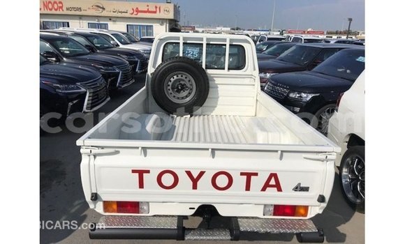 اشتري Imported Toyota Land Cruiser White سيارة في Import - Dubai في Maseru اشتري Imported Toyota Land Cruiser White سيارة في Import - Dubai في Maseru