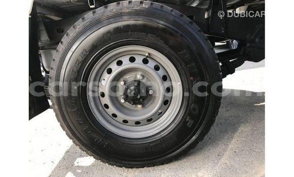 اشتري Imported Toyota Land Cruiser White سيارة في Import - Dubai في Maseru اشتري Imported Toyota Land Cruiser White سيارة في Import - Dubai في Maseru