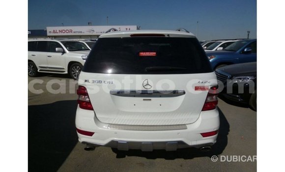 Sayi Imported Mercedes-Benz 190 White Mota in Import - Dubai a Maseru Sayi Imported Mercedes-Benz 190 White Mota in Import - Dubai a Maseru