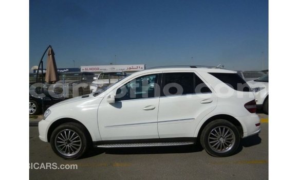 Sayi Imported Mercedes-Benz 190 White Mota in Import - Dubai a Maseru Sayi Imported Mercedes-Benz 190 White Mota in Import - Dubai a Maseru