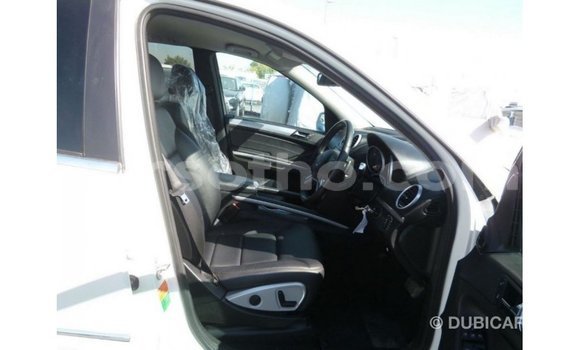 Sayi Imported Mercedes-Benz 190 White Mota in Import - Dubai a Maseru Sayi Imported Mercedes-Benz 190 White Mota in Import - Dubai a Maseru