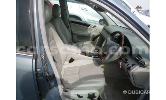 Sayi Imported Mercedes-Benz 190 Blue Mota in Import - Dubai a Maseru Sayi Imported Mercedes-Benz 190 Blue Mota in Import - Dubai a Maseru