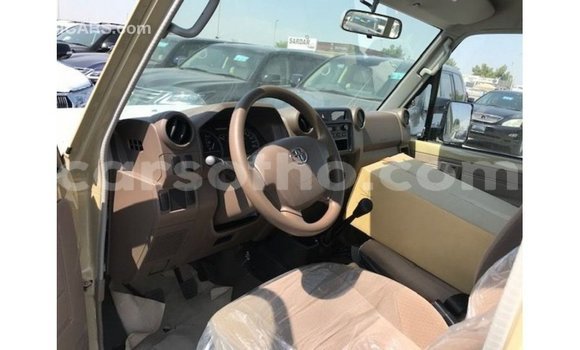 Acheter Import Voiture Toyota Land Cruiser Beige à Import - Dubai, Maseru Acheter Import Voiture Toyota Land Cruiser Beige à Import - Dubai, Maseru