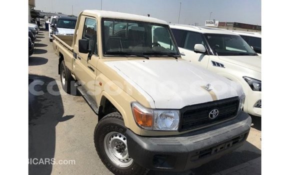 Acheter Import Voiture Toyota Land Cruiser Beige à Import - Dubai, Maseru Acheter Import Voiture Toyota Land Cruiser Beige à Import - Dubai, Maseru