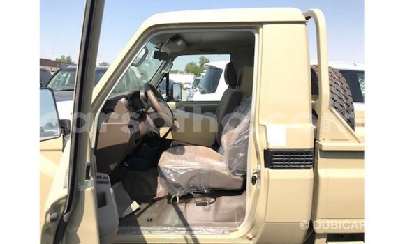 Acheter Import Voiture Toyota Land Cruiser Beige à Import - Dubai, Maseru Acheter Import Voiture Toyota Land Cruiser Beige à Import - Dubai, Maseru