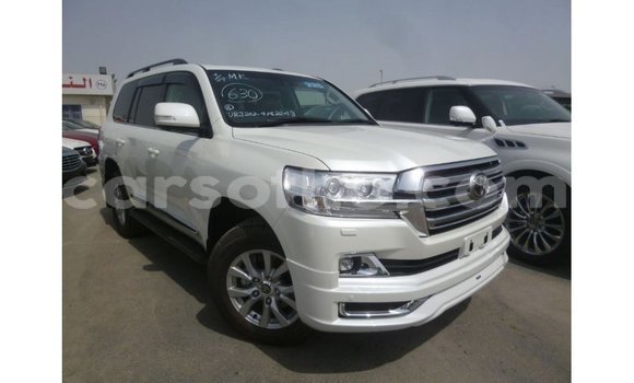 Acheter Import Voiture Toyota Land Cruiser Blanc à Import - Dubai, Maseru Acheter Import Voiture Toyota Land Cruiser Blanc à Import - Dubai, Maseru