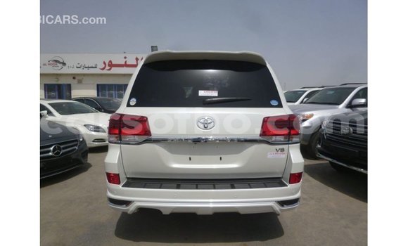Acheter Import Voiture Toyota Land Cruiser Blanc à Import - Dubai, Maseru Acheter Import Voiture Toyota Land Cruiser Blanc à Import - Dubai, Maseru