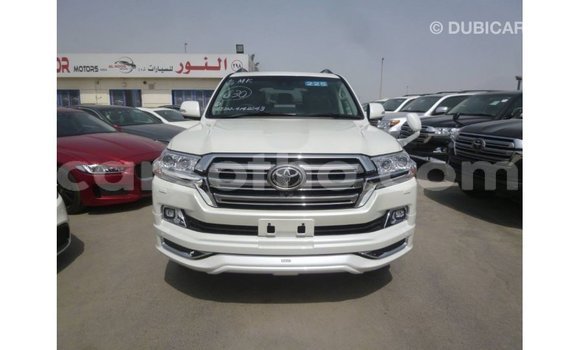 Acheter Import Voiture Toyota Land Cruiser Blanc à Import - Dubai, Maseru Acheter Import Voiture Toyota Land Cruiser Blanc à Import - Dubai, Maseru