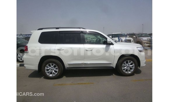 Acheter Import Voiture Toyota Land Cruiser Blanc à Import - Dubai, Maseru Acheter Import Voiture Toyota Land Cruiser Blanc à Import - Dubai, Maseru