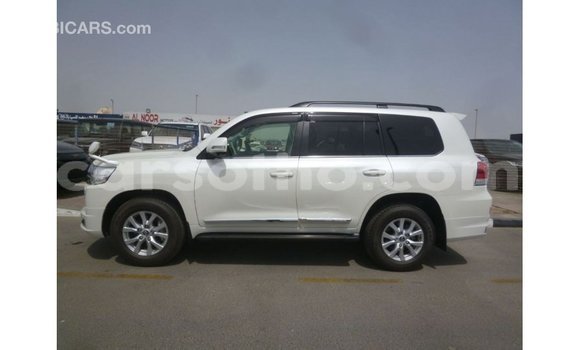 Acheter Import Voiture Toyota Land Cruiser Blanc à Import - Dubai, Maseru Acheter Import Voiture Toyota Land Cruiser Blanc à Import - Dubai, Maseru