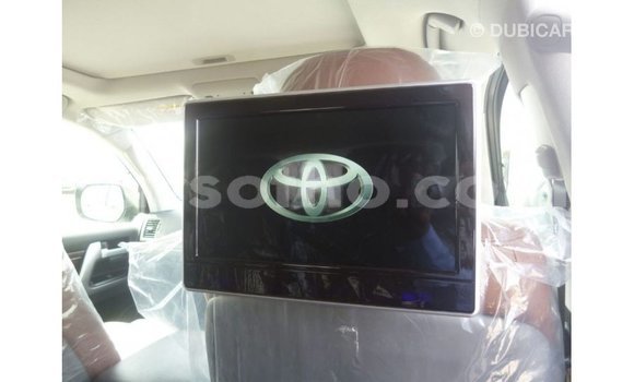 Acheter Import Voiture Toyota Land Cruiser Blanc à Import - Dubai, Maseru Acheter Import Voiture Toyota Land Cruiser Blanc à Import - Dubai, Maseru