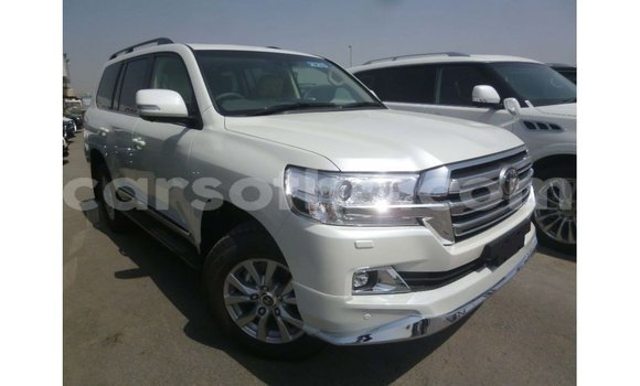 اشتري Imported Toyota Land Cruiser White سيارة في Import - Dubai في Maseru اشتري Imported Toyota Land Cruiser White سيارة في Import - Dubai في Maseru