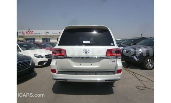 اشتري Imported Toyota Land Cruiser White سيارة في Import - Dubai في Maseru اشتري Imported Toyota Land Cruiser White سيارة في Import - Dubai في Maseru