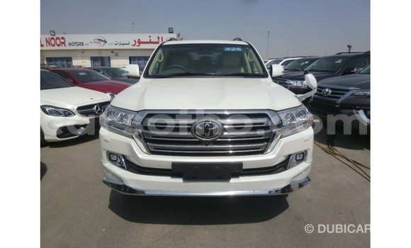 اشتري Imported Toyota Land Cruiser White سيارة في Import - Dubai في Maseru اشتري Imported Toyota Land Cruiser White سيارة في Import - Dubai في Maseru