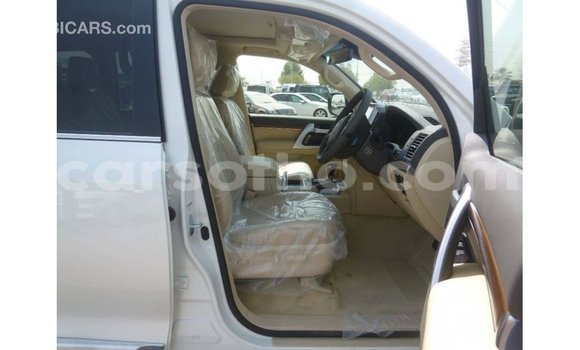 اشتري Imported Toyota Land Cruiser White سيارة في Import - Dubai في Maseru اشتري Imported Toyota Land Cruiser White سيارة في Import - Dubai في Maseru