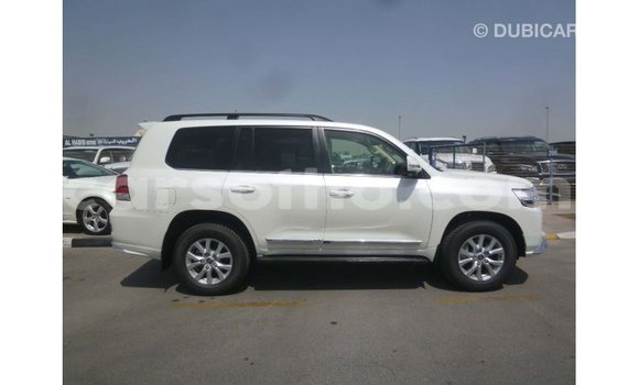 اشتري Imported Toyota Land Cruiser White سيارة في Import - Dubai في Maseru اشتري Imported Toyota Land Cruiser White سيارة في Import - Dubai في Maseru