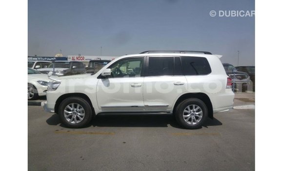 اشتري Imported Toyota Land Cruiser White سيارة في Import - Dubai في Maseru اشتري Imported Toyota Land Cruiser White سيارة في Import - Dubai في Maseru