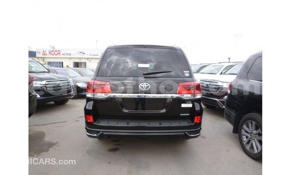 Sayi Imported Toyota Land Cruiser Black Mota in Import - Dubai a Maseru Sayi Imported Toyota Land Cruiser Black Mota in Import - Dubai a Maseru