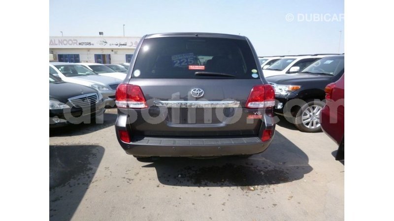 Big with watermark toyota land cruiser maseru import dubai 16900