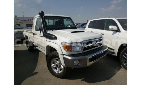 اشتري Imported Toyota Land Cruiser White سيارة في Import - Dubai في Maseru اشتري Imported Toyota Land Cruiser White سيارة في Import - Dubai في Maseru