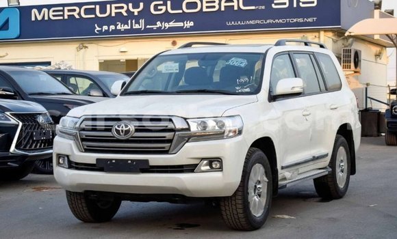 Acheter Import Voiture Toyota Land Cruiser Blanc à Import - Dubai, Maseru Acheter Import Voiture Toyota Land Cruiser Blanc à Import - Dubai, Maseru