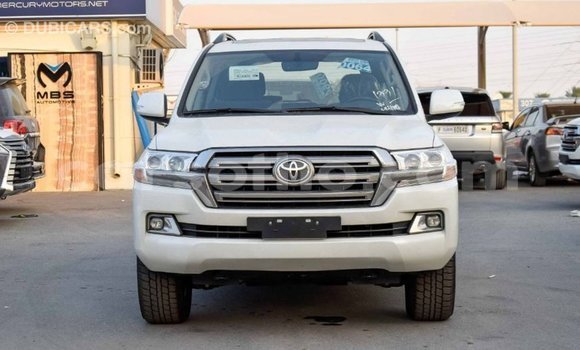 Acheter Import Voiture Toyota Land Cruiser Blanc à Import - Dubai, Maseru Acheter Import Voiture Toyota Land Cruiser Blanc à Import - Dubai, Maseru