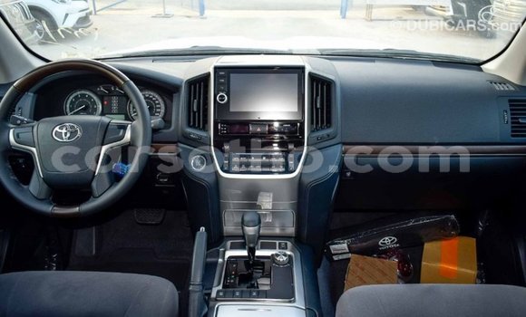 Acheter Import Voiture Toyota Land Cruiser Blanc à Import - Dubai, Maseru Acheter Import Voiture Toyota Land Cruiser Blanc à Import - Dubai, Maseru