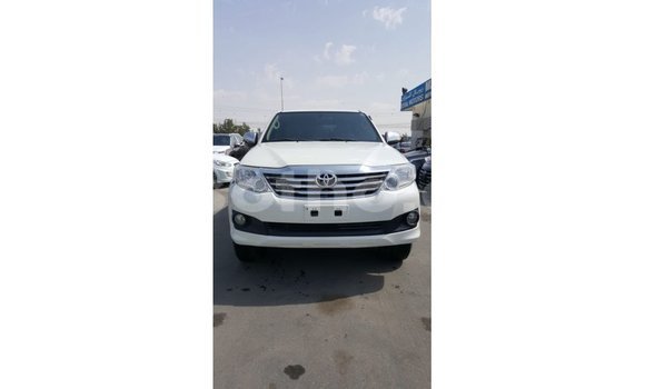 Sayi Imported Toyota Fortuner White Mota in Import - Dubai a Maseru Sayi Imported Toyota Fortuner White Mota in Import - Dubai a Maseru