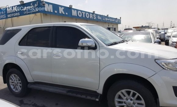 Sayi Imported Toyota Fortuner White Mota in Import - Dubai a Maseru Sayi Imported Toyota Fortuner White Mota in Import - Dubai a Maseru