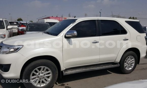 Sayi Imported Toyota Fortuner White Mota in Import - Dubai a Maseru Sayi Imported Toyota Fortuner White Mota in Import - Dubai a Maseru