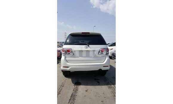 Sayi Imported Toyota Fortuner White Mota in Import - Dubai a Maseru Sayi Imported Toyota Fortuner White Mota in Import - Dubai a Maseru