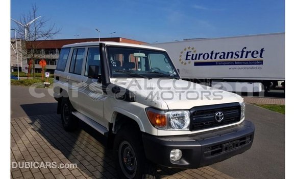 Acheter Import Voiture Toyota Land Cruiser Blanc à Import - Dubai, Maseru Acheter Import Voiture Toyota Land Cruiser Blanc à Import - Dubai, Maseru