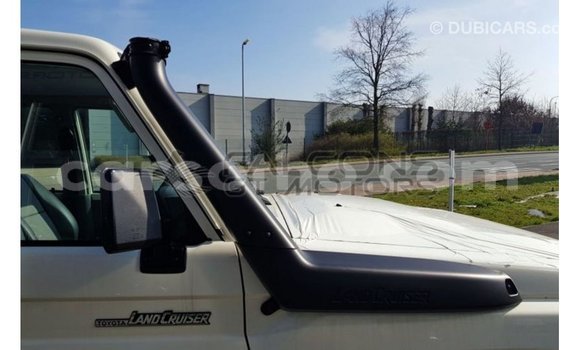 Acheter Import Voiture Toyota Land Cruiser Blanc à Import - Dubai, Maseru Acheter Import Voiture Toyota Land Cruiser Blanc à Import - Dubai, Maseru