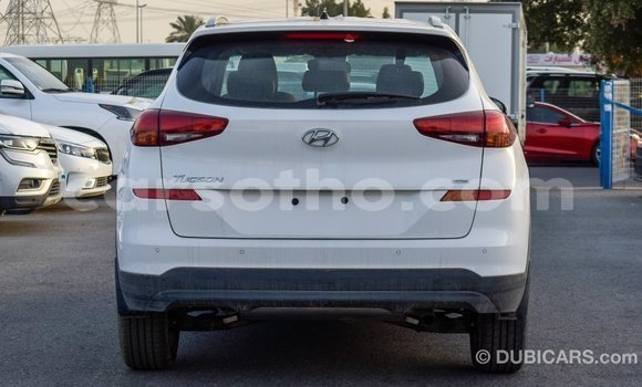 Sayi Imported Hyundai Tucson White Mota in Import - Dubai a Maseru Sayi Imported Hyundai Tucson White Mota in Import - Dubai a Maseru