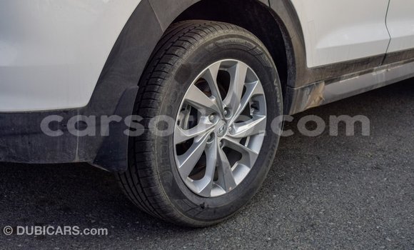 Sayi Imported Hyundai Tucson White Mota in Import - Dubai a Maseru Sayi Imported Hyundai Tucson White Mota in Import - Dubai a Maseru
