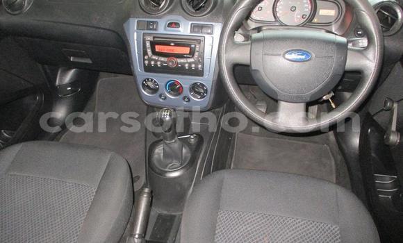 Sayi Na hannu Ford Ikon Silver Mota in Maseru a Maseru Sayi Na hannu Ford Ikon Silver Mota in Maseru a Maseru