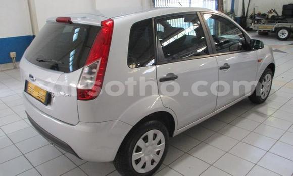 Sayi Na hannu Ford Ikon Silver Mota in Maseru a Maseru Sayi Na hannu Ford Ikon Silver Mota in Maseru a Maseru