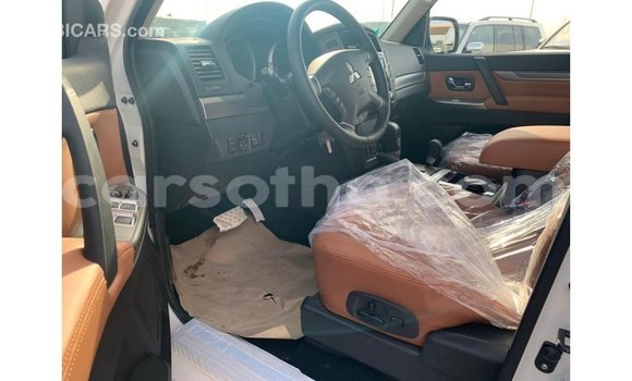 Sayi Imported Mitsubishi Pajero White Mota in Import - Dubai a Maseru Sayi Imported Mitsubishi Pajero White Mota in Import - Dubai a Maseru