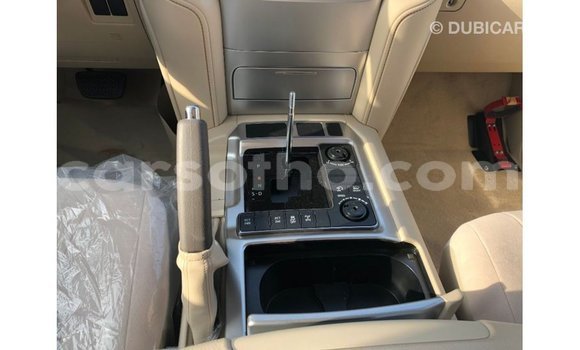 Sayi Imported Toyota Land Cruiser White Mota in Import - Dubai a Maseru Sayi Imported Toyota Land Cruiser White Mota in Import - Dubai a Maseru