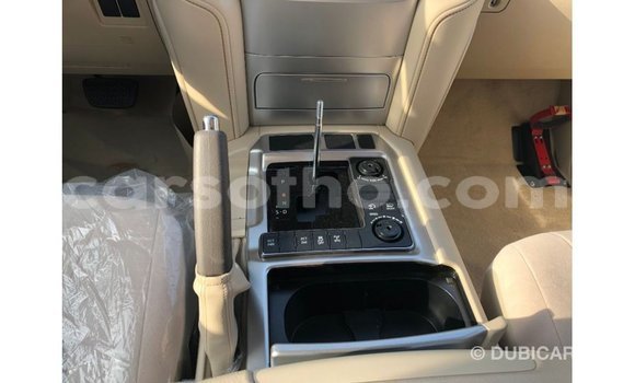Sayi Imported Toyota Land Cruiser White Mota in Import - Dubai a Maseru Sayi Imported Toyota Land Cruiser White Mota in Import - Dubai a Maseru