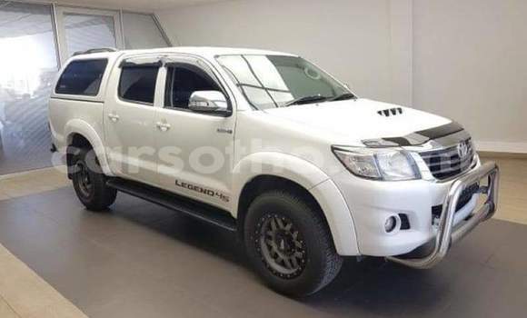Sayi Na hannu Toyota Hilux White Mota in Maseru a Maseru Sayi Na hannu Toyota Hilux White Mota in Maseru a Maseru