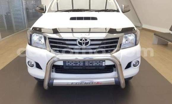 Sayi Na hannu Toyota Hilux White Mota in Maseru a Maseru Sayi Na hannu Toyota Hilux White Mota in Maseru a Maseru
