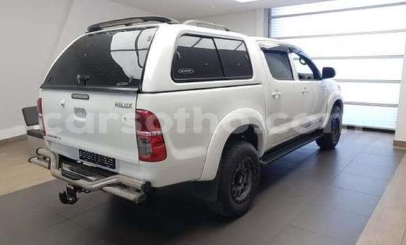 Sayi Na hannu Toyota Hilux White Mota in Maseru a Maseru Sayi Na hannu Toyota Hilux White Mota in Maseru a Maseru